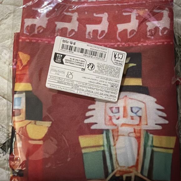 Nutcracker Christmas Table Runner Red 72X12” new - Picture 3 of 4